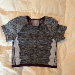 Athleta Heathered Gray Short Sleeve Crop Tee